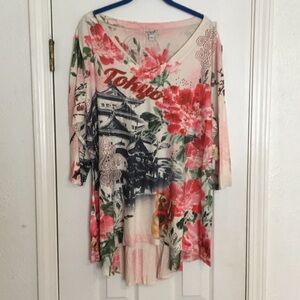 NWT ONE WORLD Pink & Cream Floral V-Neck Tunic with Tokyo Graphic